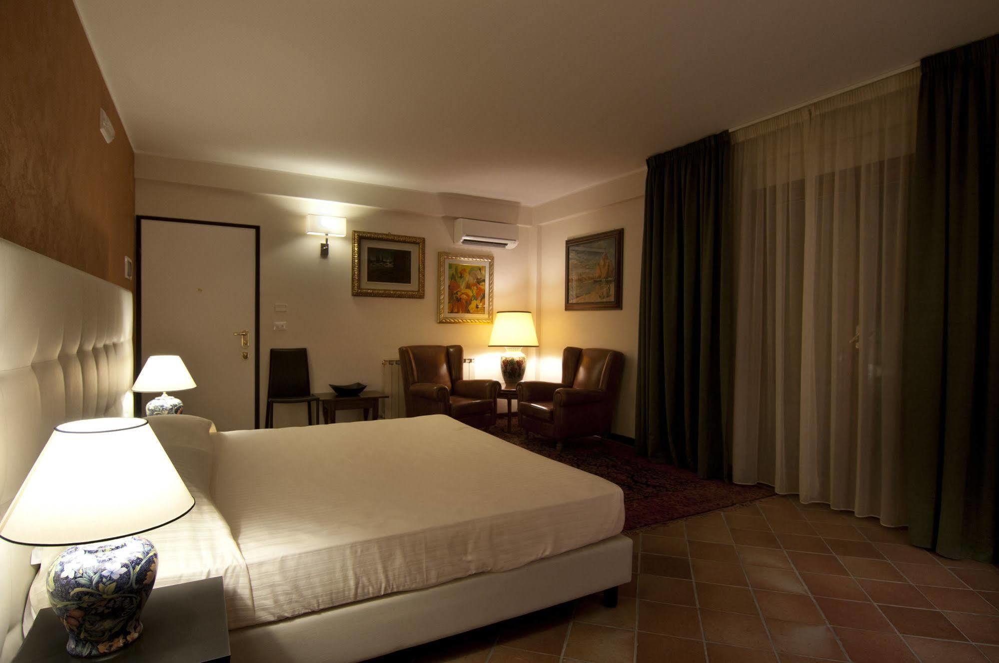 Queen Hotel San Giovanni Teatino Eksteriør bilde